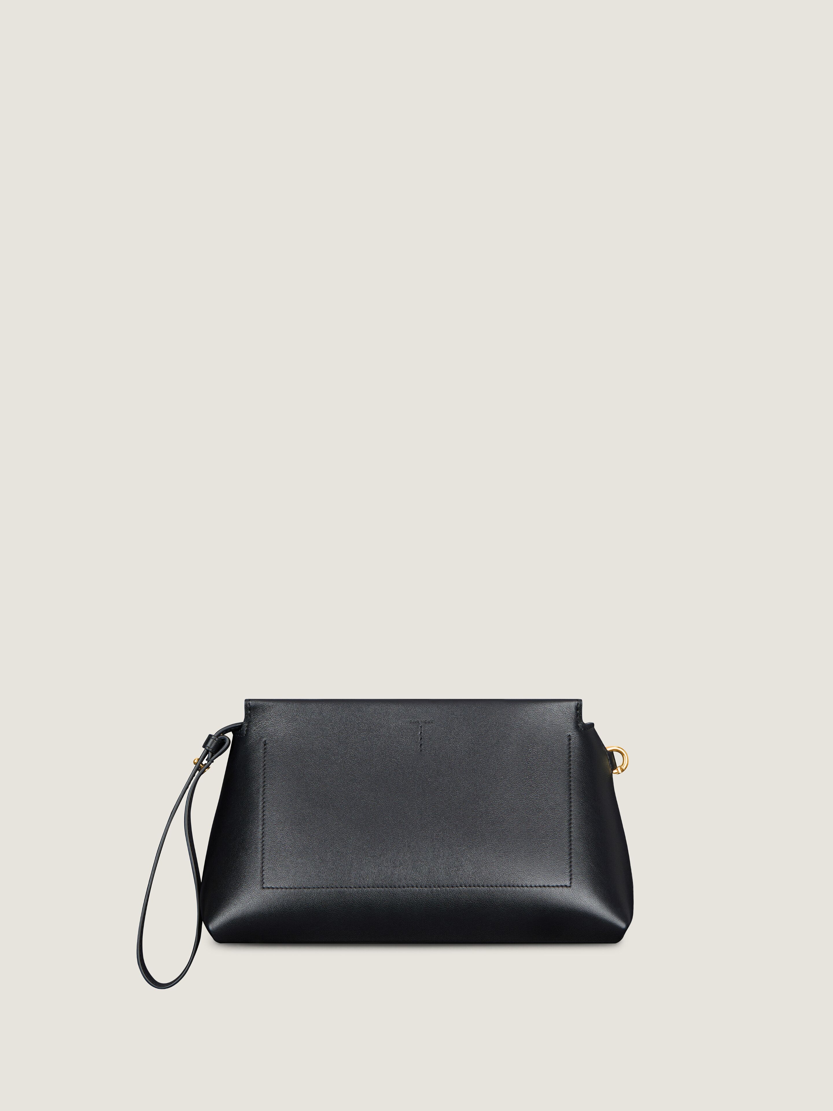 Day pouch in shiny leather